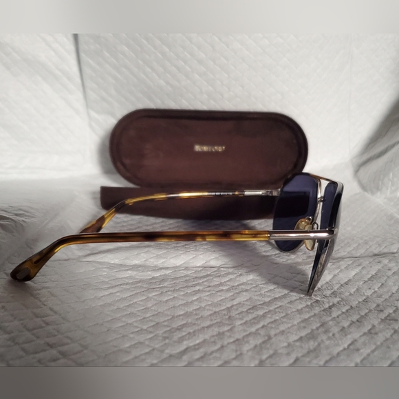 "TOM FORD","SUNGLASSES"..."Reasonable Offers Accepted"... - Picture 5 of 8